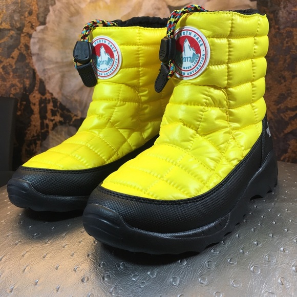 NEW The North Face Women's Boots - Picture 2 of 8